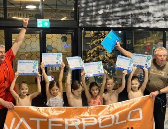 Zes kinderen behalen C-diploma bij Zwemvereniging De Albatros